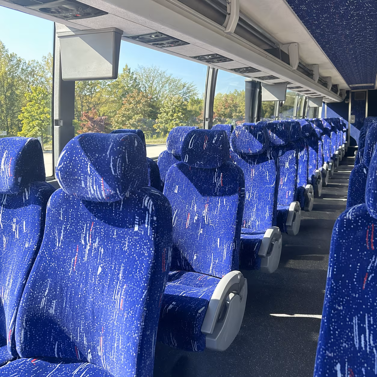 corporate airport shuttles to dtw from westland