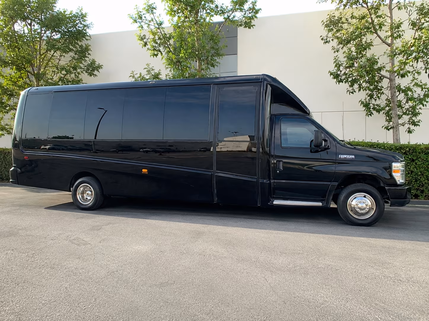 farmington hills corporate shuttle bus rentals in farmington hills